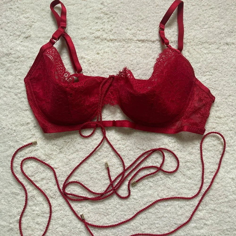 Red Lace Bra - Picture 2 of 4